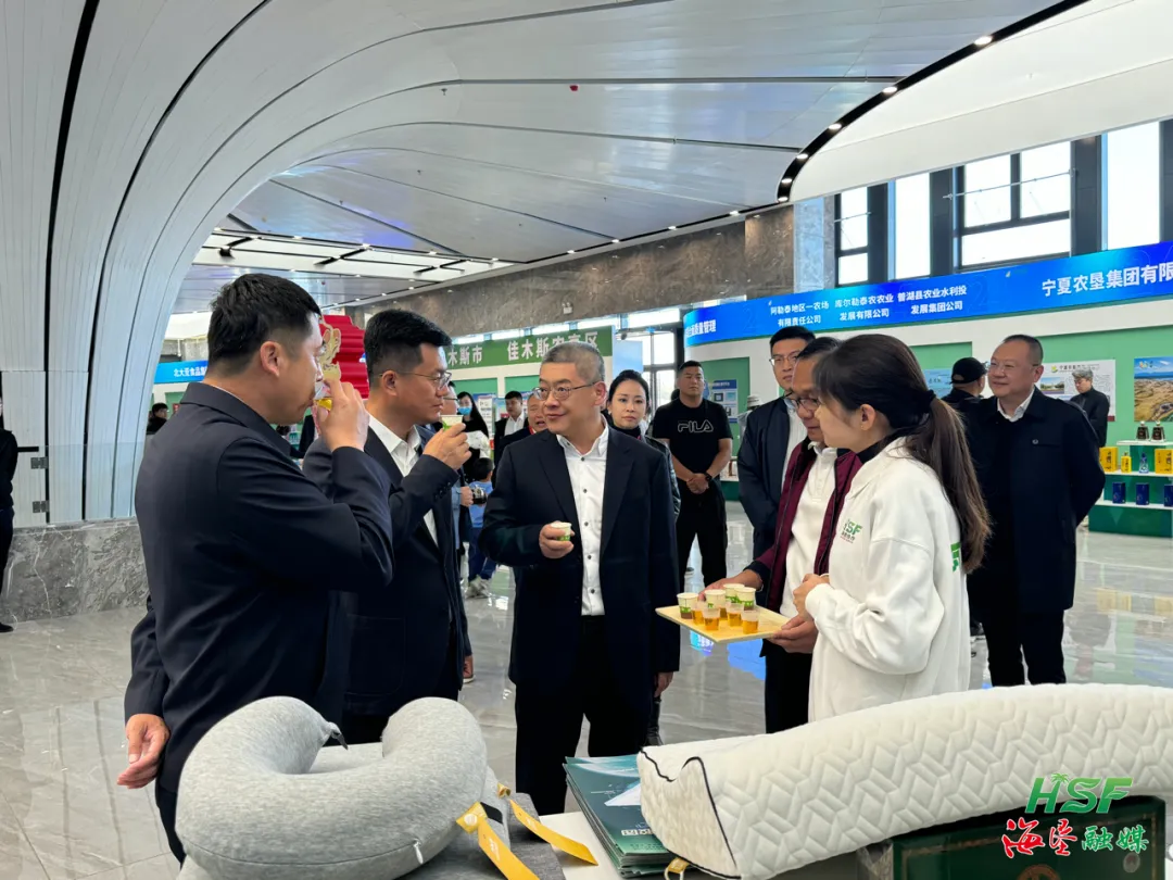 海墾集團(tuán)考察團(tuán)參加中國(guó)農(nóng)民豐收節(jié)農(nóng)墾慶?；顒?dòng)，并與黑龍江、吉林多家企業(yè)座談交流