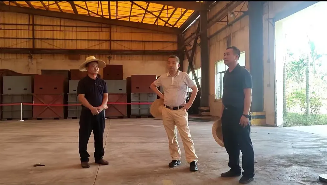 王宏向深入金晨橡膠加工分公司開(kāi)展災(zāi)后調(diào)研和指導(dǎo)工作